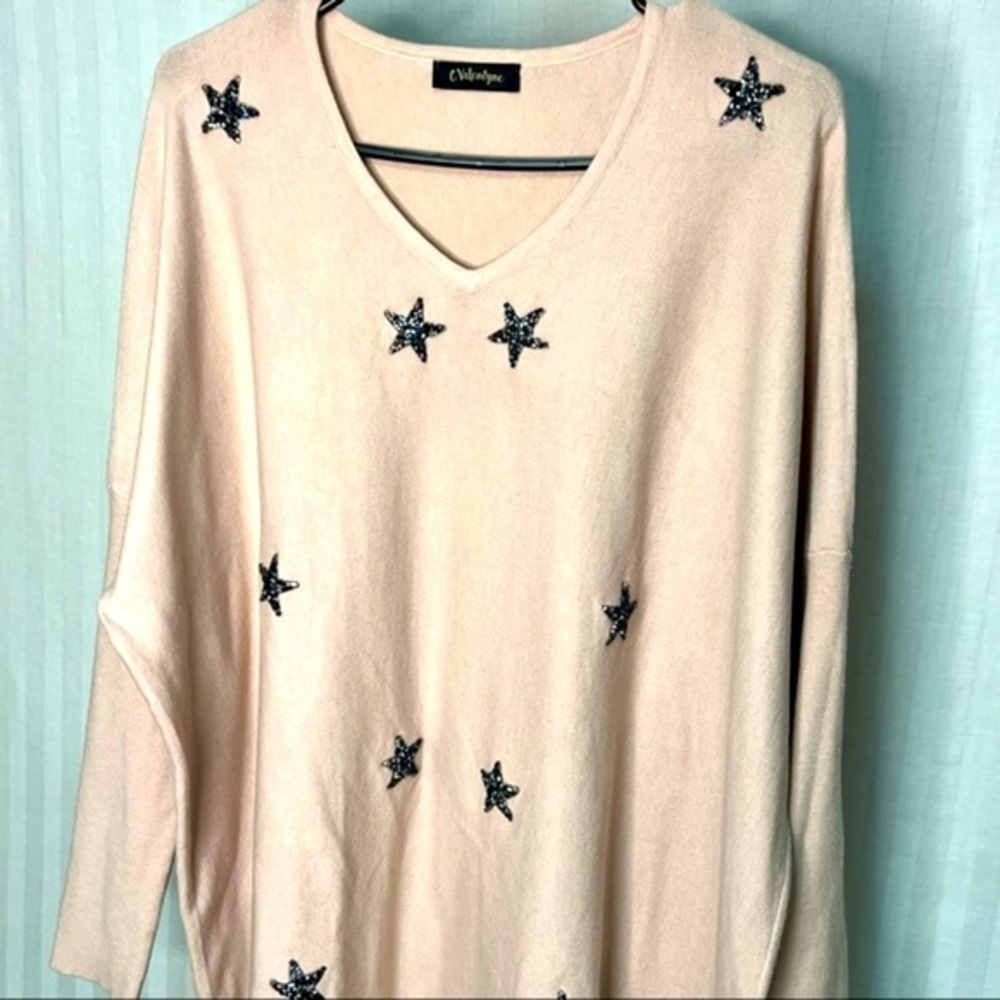 C.Valentyne cream top with beaded stars. 1X Like New